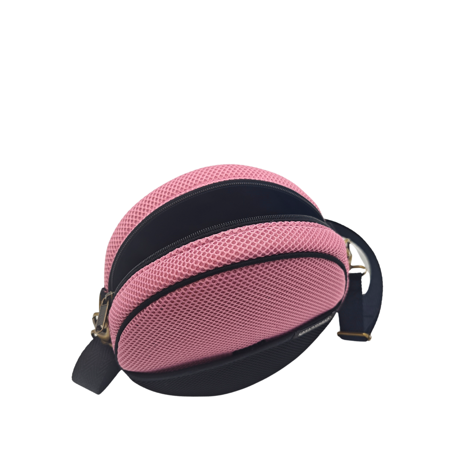 Compra nuestro bolso circular con monedero rosa, hechos a mano con tejido 3D y material reciclado, elaborado artesanalmente por las mujeres del Programa Social de Creadoness.