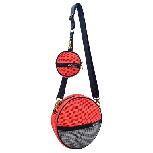 Compra nuestros bolsos circulares con monedero salmón-gris, hechos a mano con tejido 3D y material reciclado, elaborado artesanalmente por las mujeres del Programa Social de Creadoness.