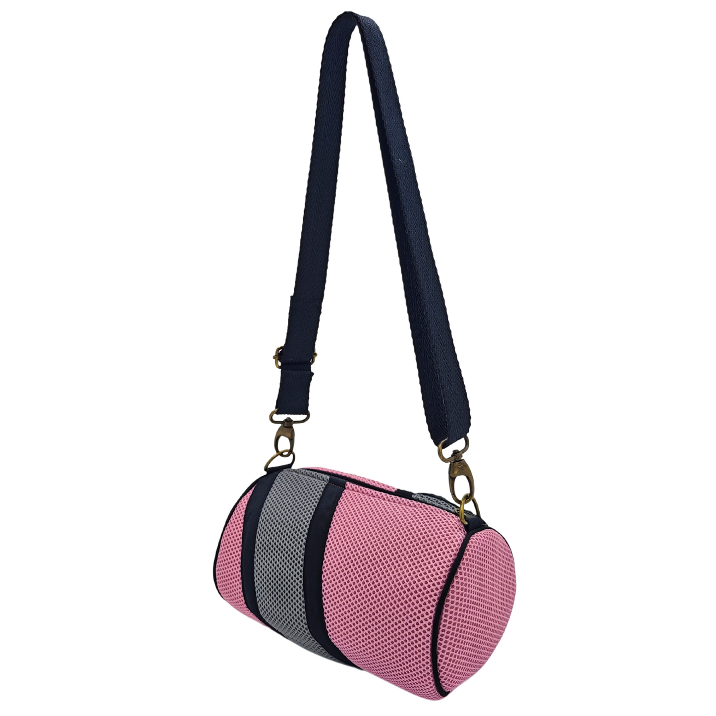 Compra nuestro mini bolso rosa-gris, hecho a mano con tejido 3D y material reciclado, elaborado artesanalmente por las mujeres del Programa Social de Creadoness.