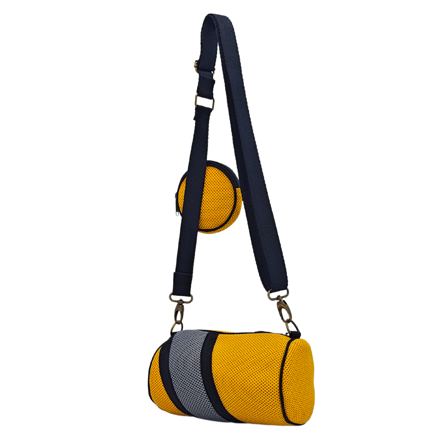 Compra nuestro mini bolso con monedero, hecho a mano con tejido 3D y material reciclado, elaborado artesanalmente por las mujeres del Programa Social de Creadoness.