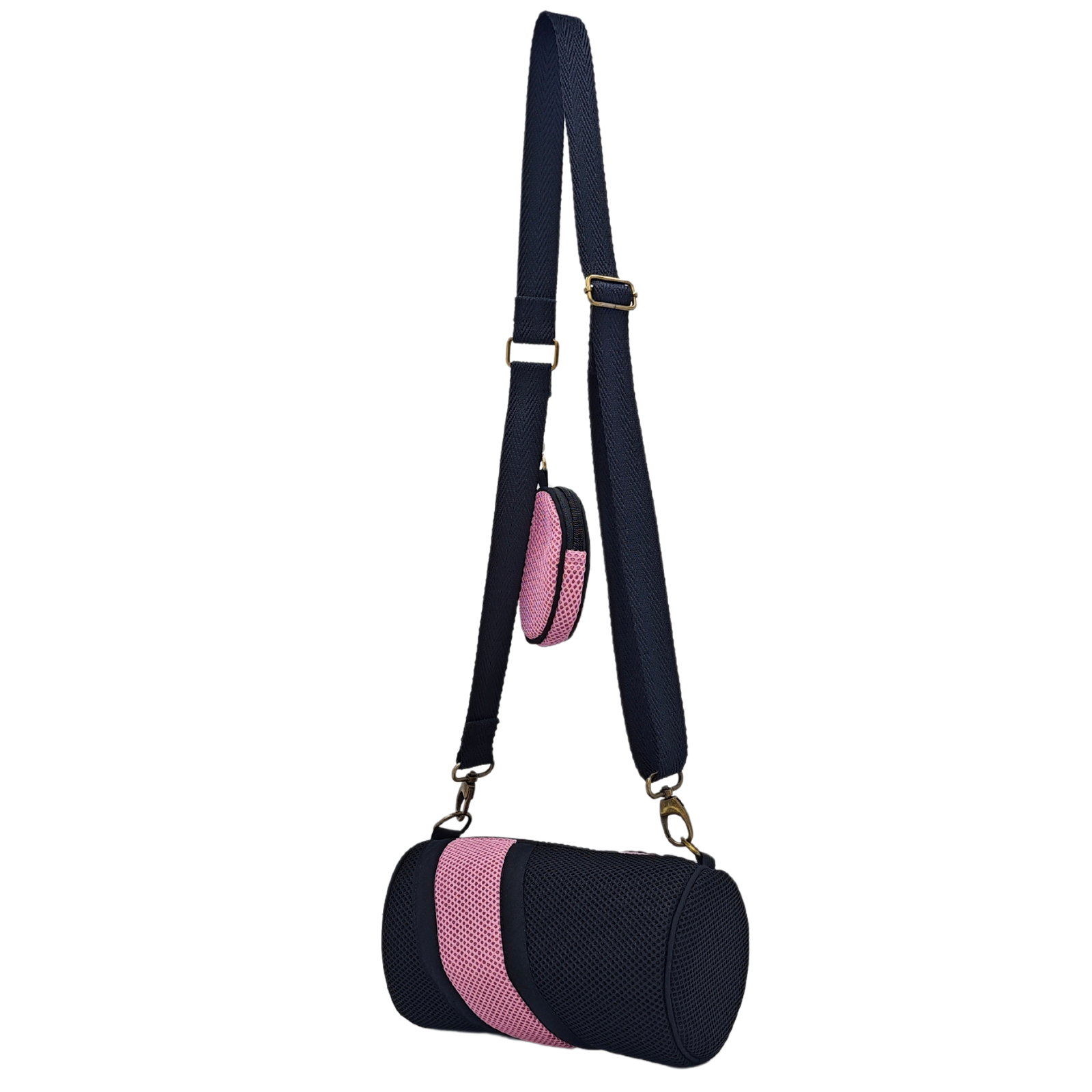 Compra nuestro mini bolso con monedero, hecho a mano con tejido 3D y material reciclado, elaborado artesanalmente por las mujeres del Programa Social de Creadoness.