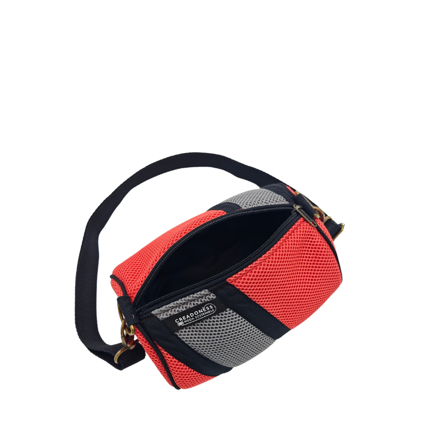 Compra nuestro mini bolso con monedero, hecho a mano con tejido 3D y material reciclado, elaborado artesanalmente por las mujeres del Programa Social de Creadoness.