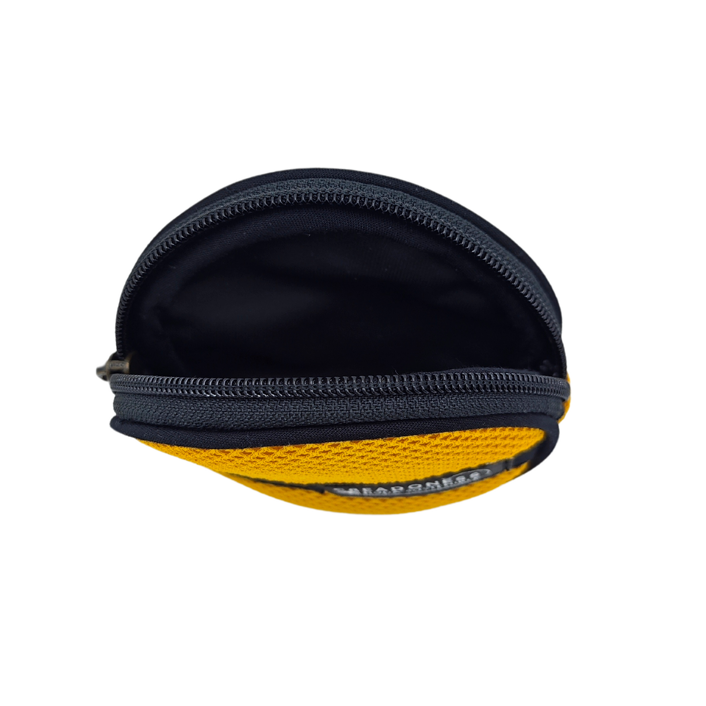 Compra nuestro monedero amarillo hecho a mano con tejido 3D y material reciclado, elaborado artesanalmente por las mujeres del Programa Social de Creadoness.