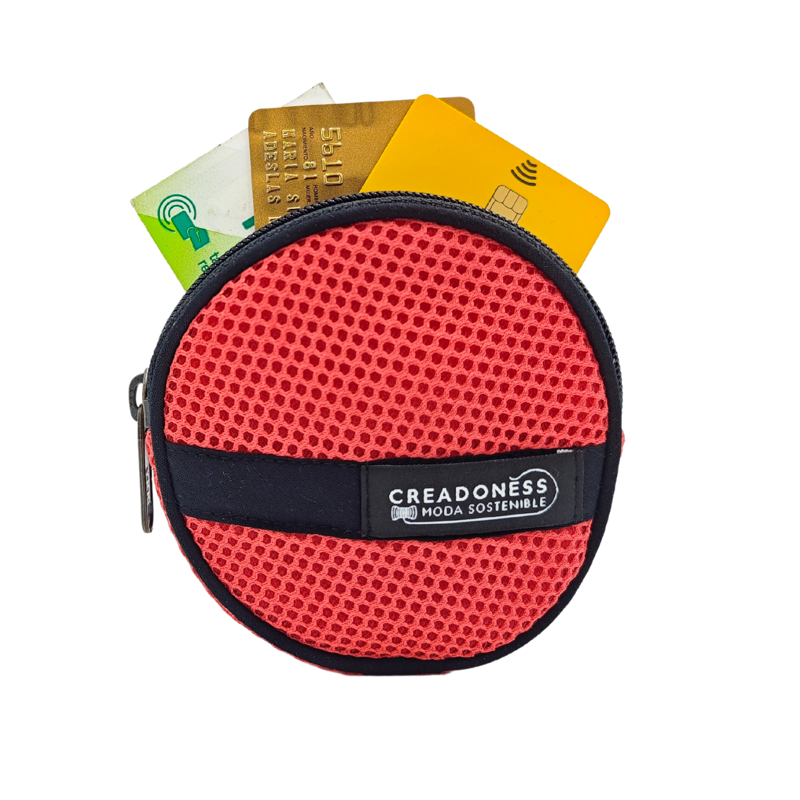 Compra nuestro monedero salmón hecho a mano con tejido 3D y material reciclado, elaborado artesanalmente por las mujeres del Programa Social de Creadoness.