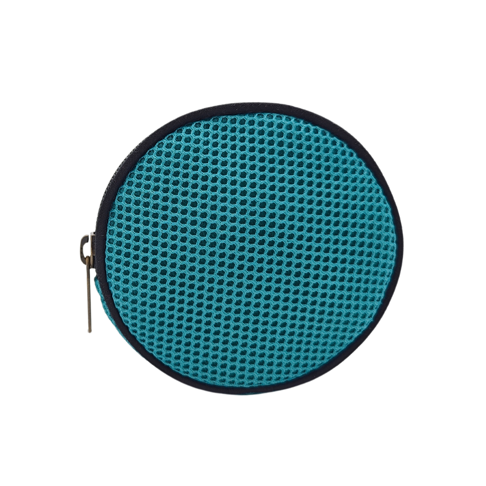 Compra nuestro monedero verde hecho a mano con tejido 3D y material reciclado, elaborado artesanalmente por las mujeres del Programa Social de Creadoness.