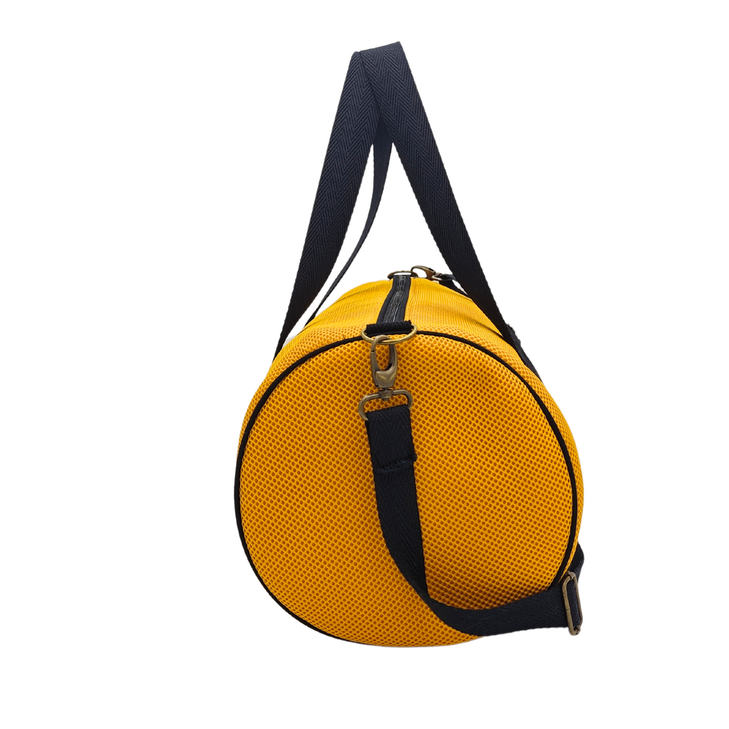 Compra nuestro bolso deportivo amarillo-negro, hecho a mano con tejido 3D y material reciclado, elaborado artesanalmente por las mujeres del Programa Social de Creadoness.