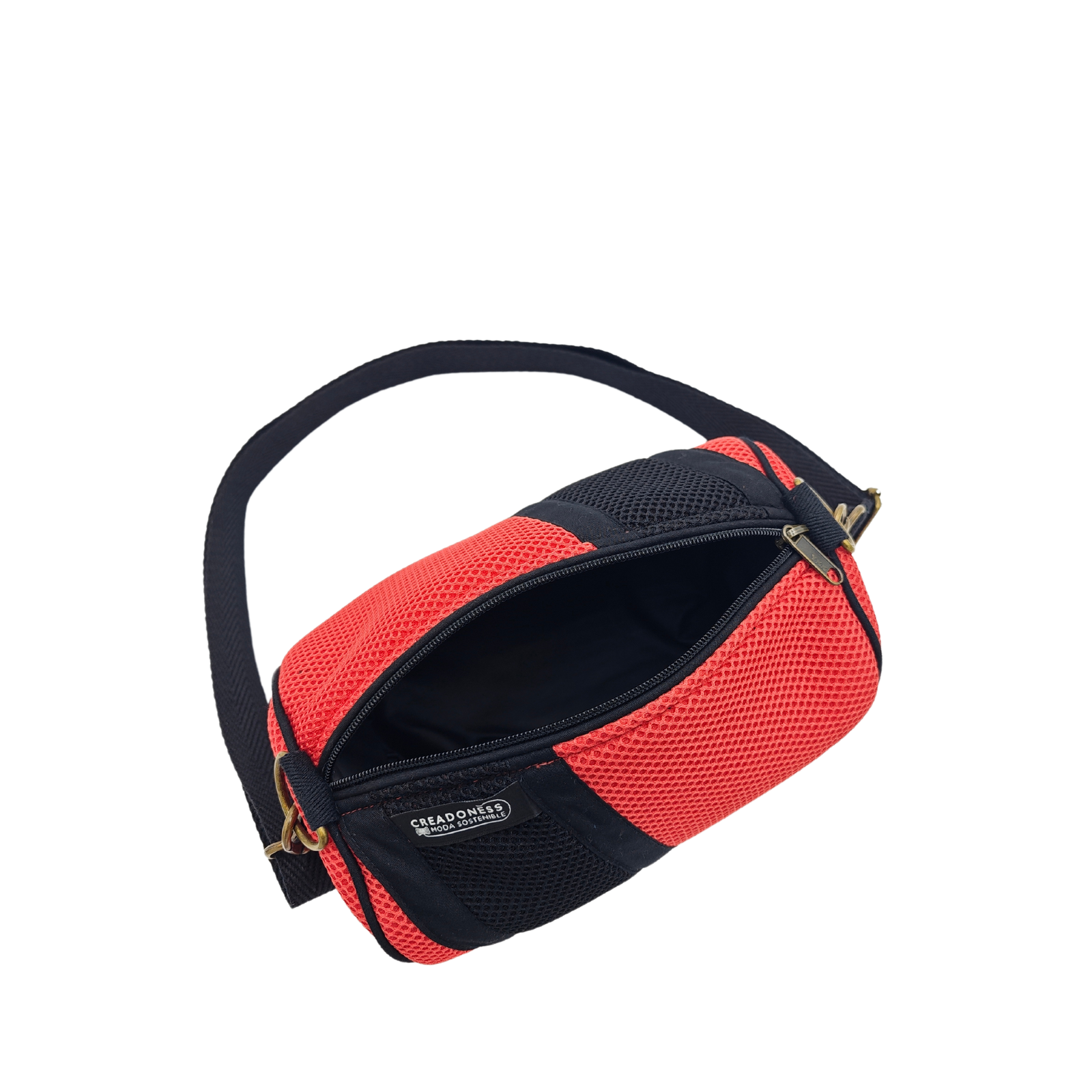 Compra nuestro mini bolso con monedero, hecho a mano con tejido 3D y material reciclado, elaborado artesanalmente por las mujeres del Programa Social de Creadoness.