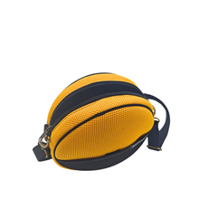 Load image into Gallery viewer, Compra nuestro bolso circular amarillo, hecho a mano con tejido 3D y material reciclado, elaborado artesanalmente por las mujeres del Programa Social de Creadoness.
