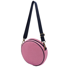 Load image into Gallery viewer, Compra nuestro bolso circular rosa, hecho a mano con tejido 3D y material reciclado, elaborado artesanalmente por las mujeres del Programa Social de Creadoness.
