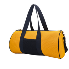 Cargar imagen en el visor de la galería, Bolso deportivo amarillo y negro, hecho a mano, sostenible, estilo moderno, marca Creadoness.

