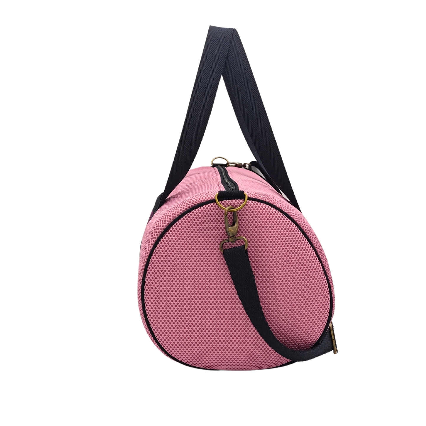 Compra nuestro bolso deportivo rosa-negro, hecho a mano con tejido 3D y material reciclado, elaborado artesanalmente por las mujeres del Programa Social de Creadoness.
