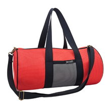 Load image into Gallery viewer, Compra nuestro bolso deportivo salmon-gris, hecho a mano con tejido 3D y material reciclado, elaborado artesanalmente por las mujeres del Programa Social de Creadoness.
