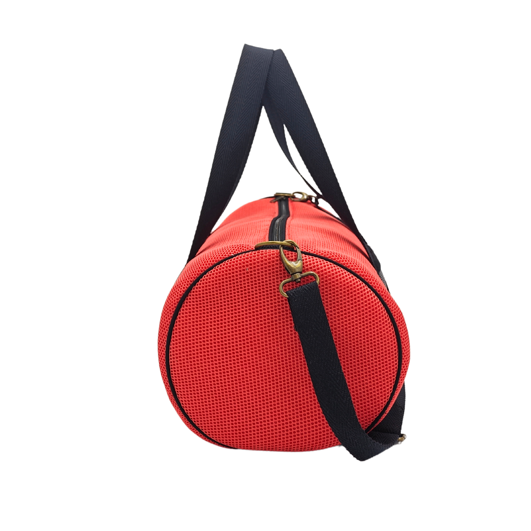 Compra nuestro bolso deportivo salmon-gris, hecho a mano con tejido 3D y material reciclado, elaborado artesanalmente por las mujeres del Programa Social de Creadoness.