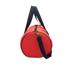 Cargar imagen en el visor de la galería, Compra nuestro bolso deportivo salmon-gris, hecho a mano con tejido 3D y material reciclado, elaborado artesanalmente por las mujeres del Programa Social de Creadoness.
