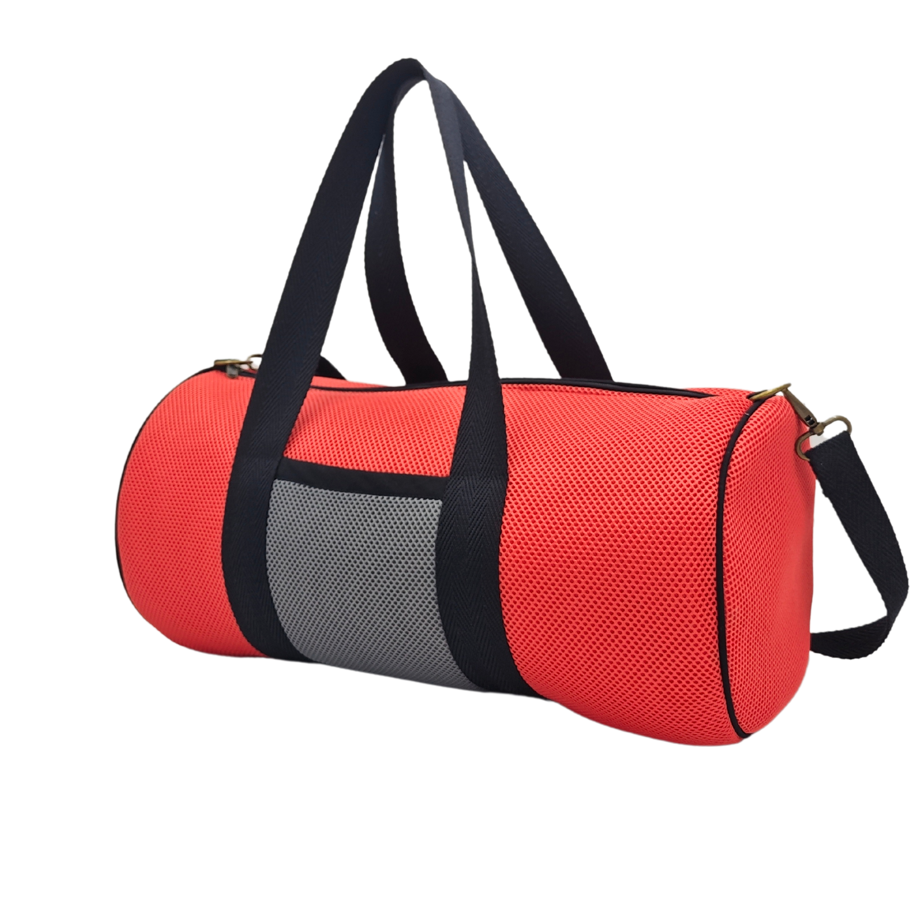 Compra nuestro bolso deportivo salmon-gris, hecho a mano con tejido 3D y material reciclado, elaborado artesanalmente por las mujeres del Programa Social de Creadoness.