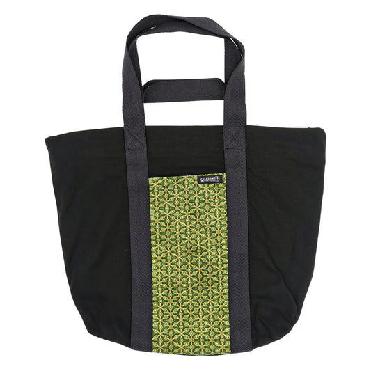 Descubre esta Maxi Bolsa Sayaga Midori está hecha a mano con suave tela de algodón, elaborado artesanalmente por las mujeres del Programa Social de Creadoness.