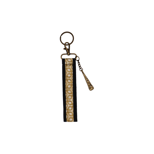 Llavero de algodón de color negro con estampado blanco con forma Geométrica. Su medida es de 14 cm y por su diseño permite colocarlo en la muñeca.
